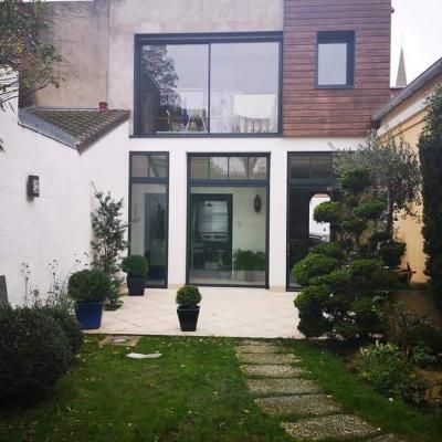 Menuiseries contemporaines au service d'une rénovation de charme
